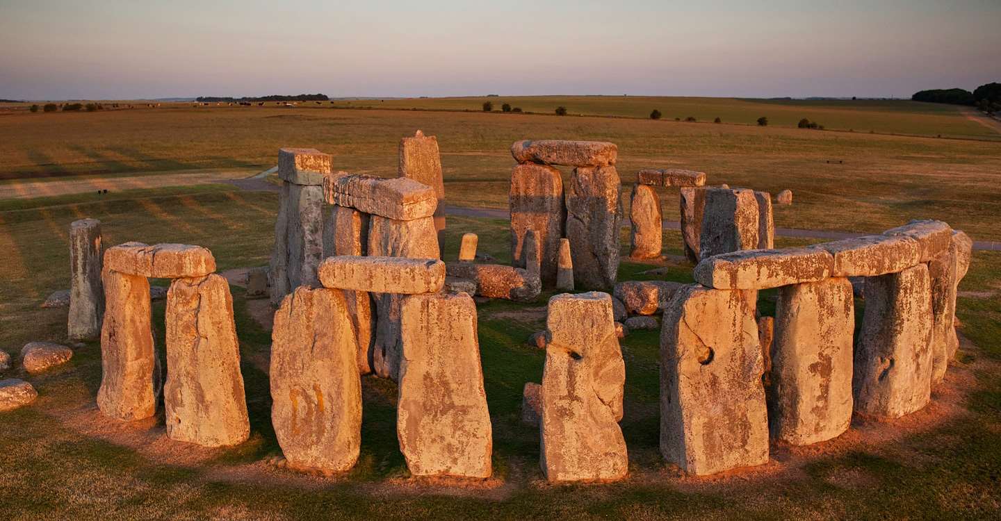 a henge, of stone, a stone henge